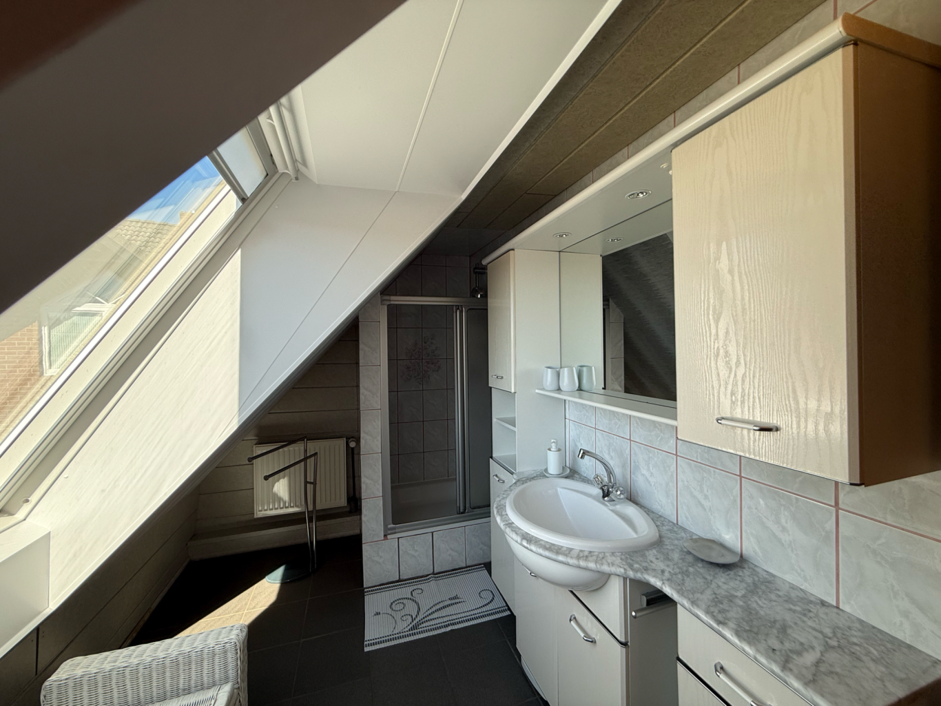 Badezimmer mit Dusche